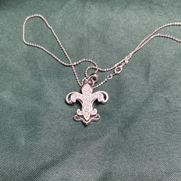 no brand Jewelry - 🖤Elegant Silver Fleur-de-Lis Necklace🖤